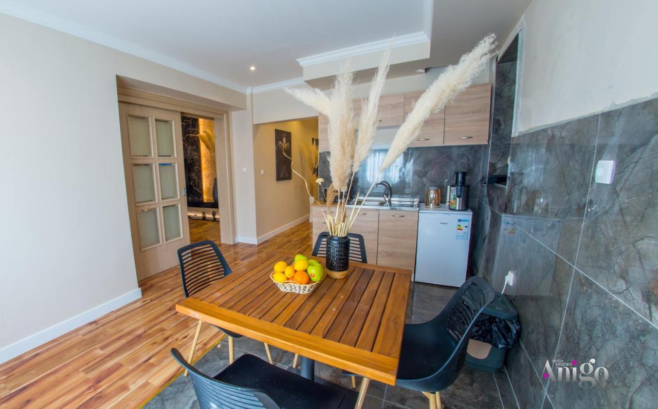 Luxury Apartment Black And Gold Mostar Ngoại thất bức ảnh